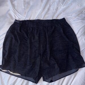 Men lululemon shorts XL